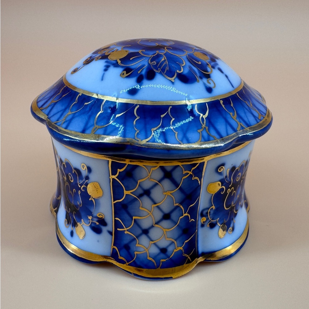 Trinket Box Porcelain Gzhel Hand Painted White Blue Gold NWOT - Picture 14 of 15